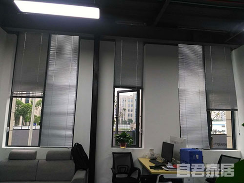 高窗拉珠百叶帘